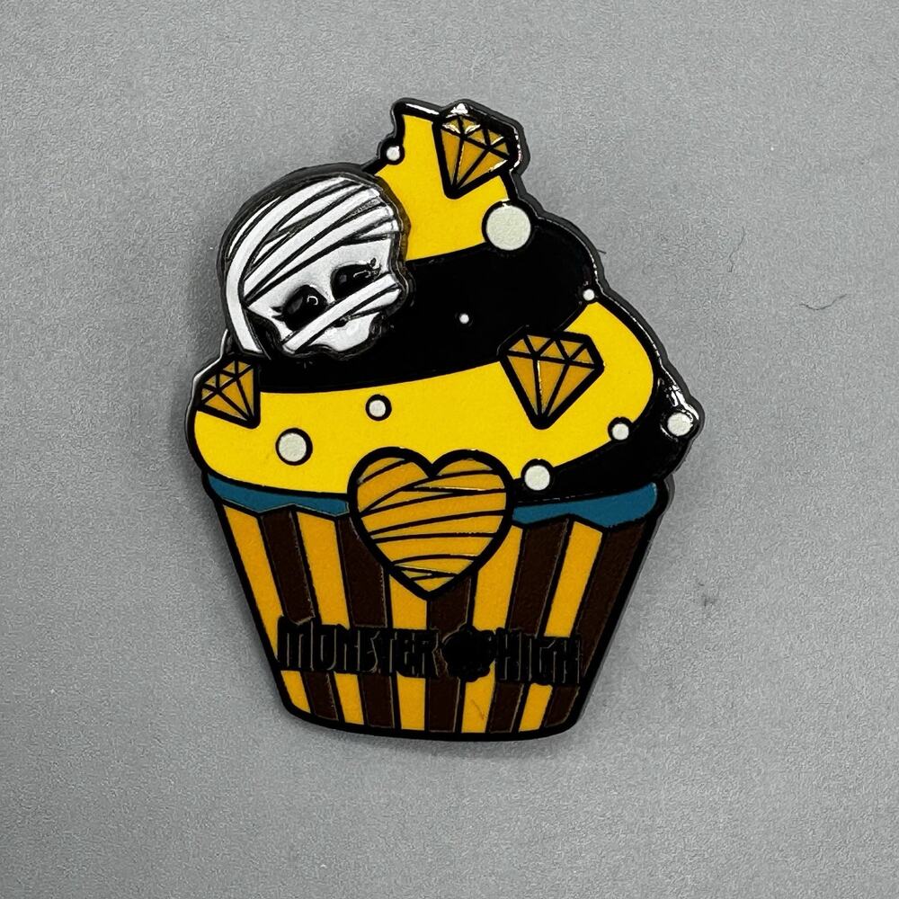 Monster High Cupcake Blind Enamel Pin CLEO DE NILE New Open Box
